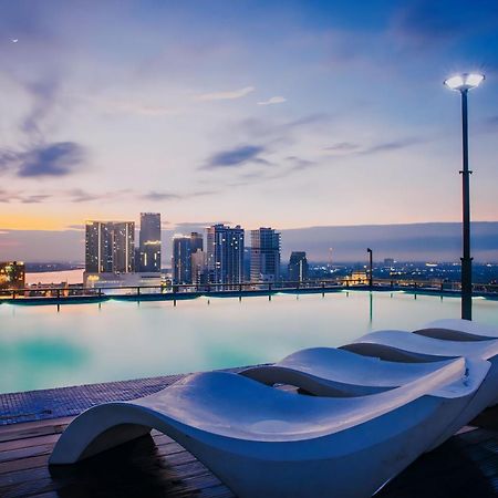 Hotel Serviced Condo Unique Infinity Pool With Mekong River View Phnompen Kültér fotó